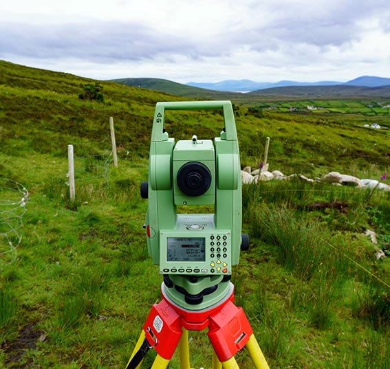 Surveying tool on tripod, in countryside